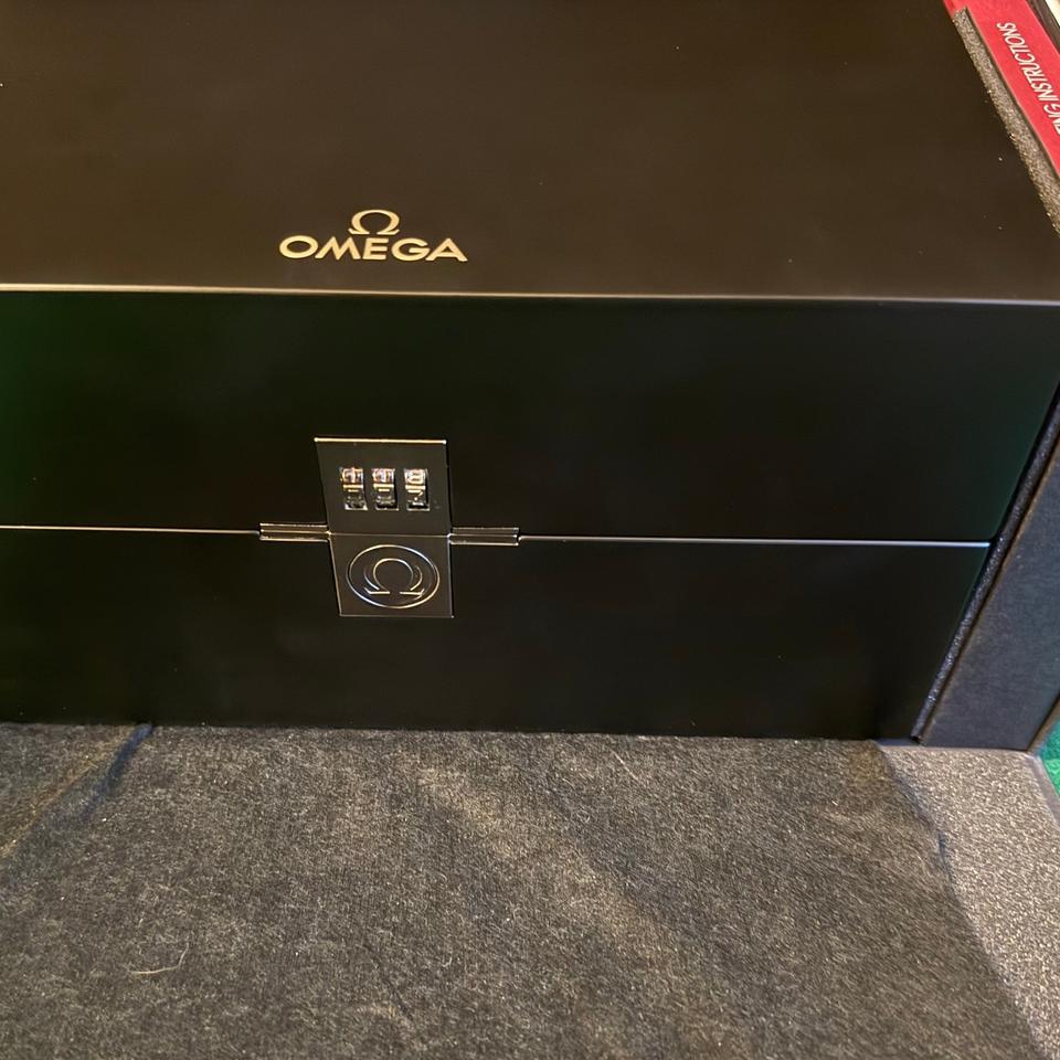 Omega Seamaster 300 UNWORN Spectre 007 Limited Edition #1462 Full Set