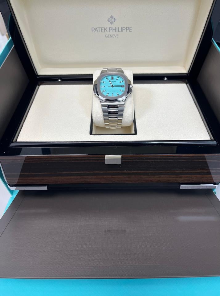 Patek Philippe Nautilus 5711/1A-018 Tiffany & Co. Blue Dial (2023 Approx.) - Photo 14