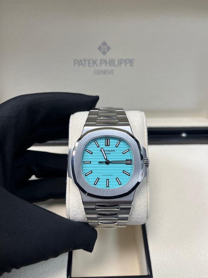 Patek Philippe Nautilus 5711/1A-018 Tiffany & Co. Blue Dial (2023 Approx.) - Photo 7