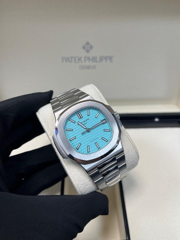 Patek Philippe Nautilus 5711/1A-018 Tiffany & Co. Blue Dial (2023 Approx.) - Photo 8
