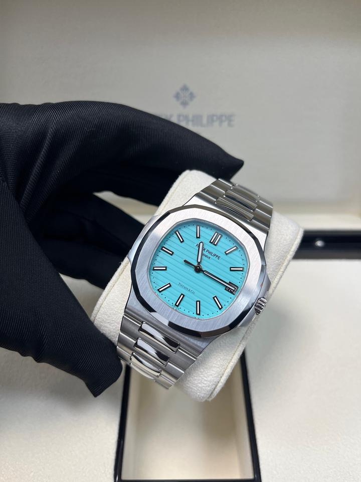 Patek Philippe Nautilus 5711/1A-018 Tiffany & Co. Blue Dial (2023 Approx.) - Photo 9