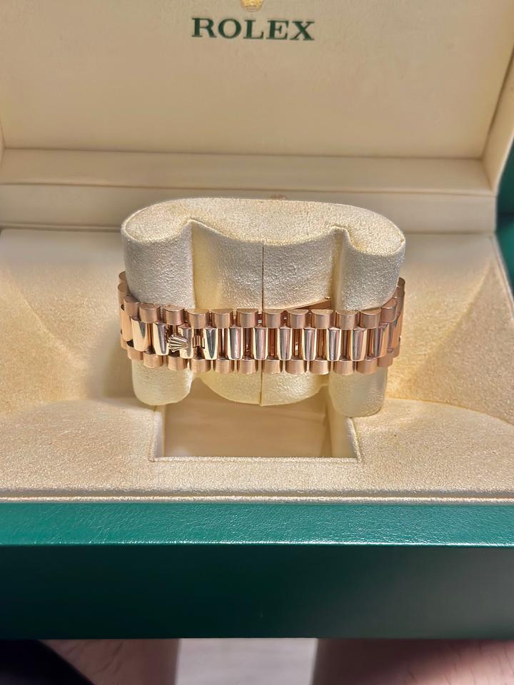 Rolex Day-Date 40 Everose Gold Sundust Roman Dial