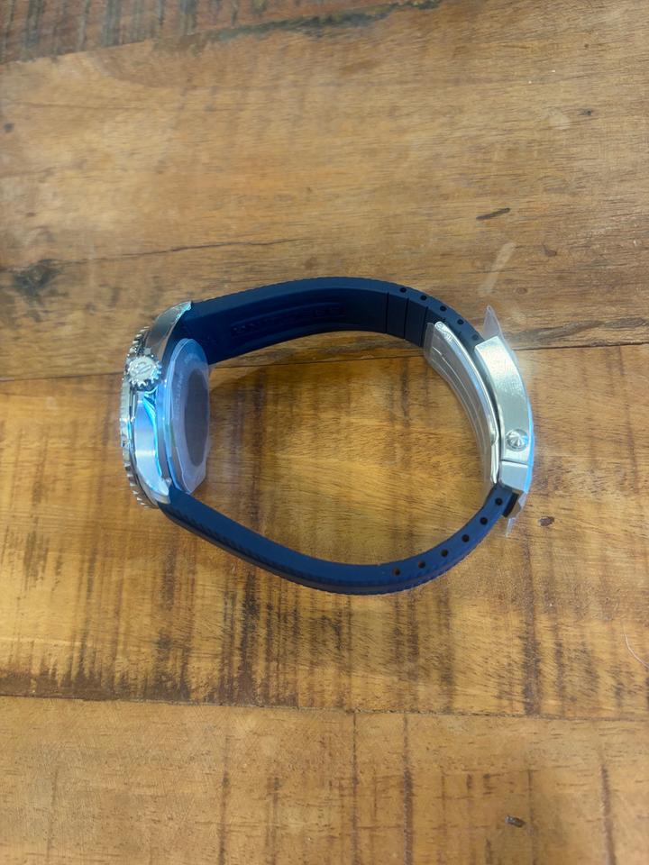 Breitling Superocean Automatic 42 Ref. A17375E71C1S1 Blue Dial Blue Rubber Strap - Photo 7