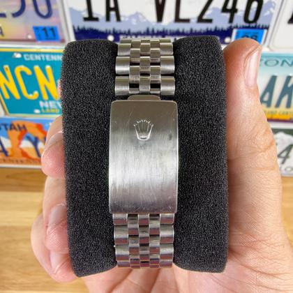 Rolex Datejust Ref. 16220 36mm Silver Dial Engine-Turned Bezel Full Set (1998) - Photo 5