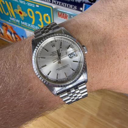 Rolex Datejust Ref. 16220 36mm Silver Dial Engine-Turned Bezel Full Set (1998) - Photo 3