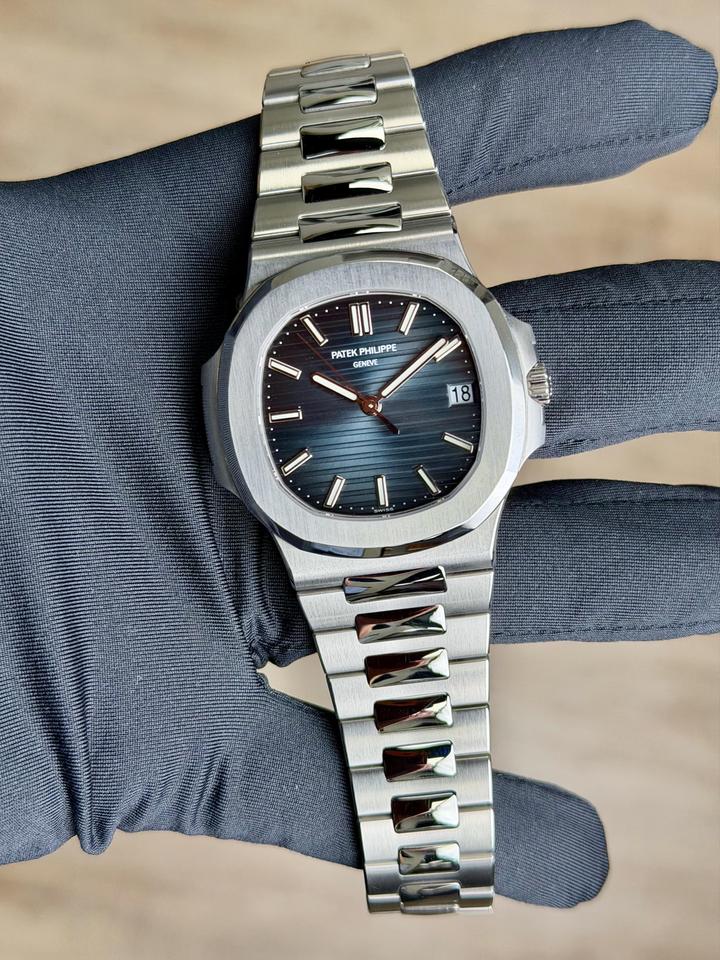 Patek Philippe Nautilus 5711/1A-001 Blue Dial Stainless Steel - Photo 1