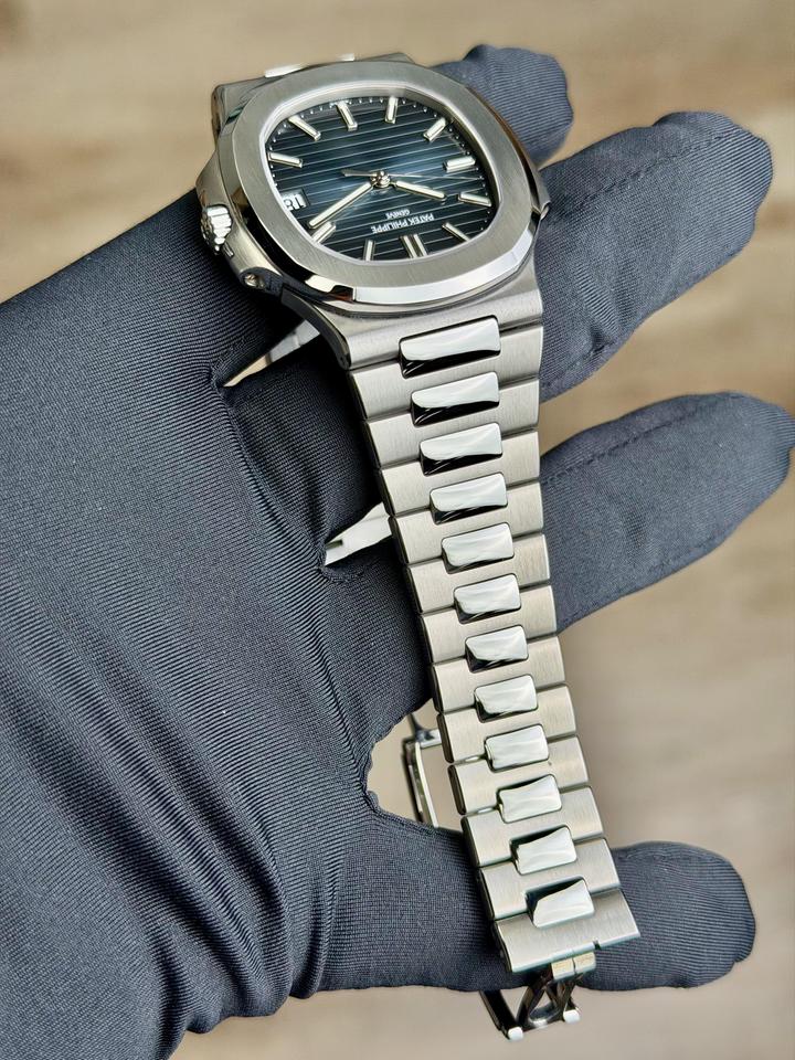 Patek Philippe Nautilus 5711/1A-001 Blue Dial Stainless Steel - Photo 5