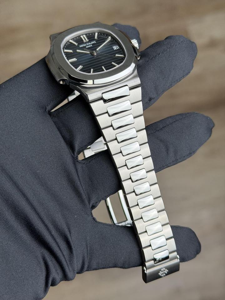 Patek Philippe Nautilus 5711/1A-001 Blue Dial Stainless Steel - Photo 3
