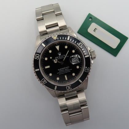 Rolex Submariner Date Ref. 16610 40mm Black Dial (1990) - Photo 5