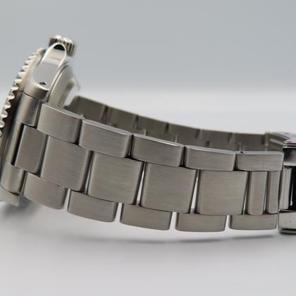 Rolex Submariner Date Ref. 16610 40mm Black Dial (1990) - Photo 13