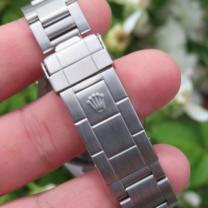 Rolex Submariner Date Ref. 16610 40mm Black Dial (1990) - Photo 4