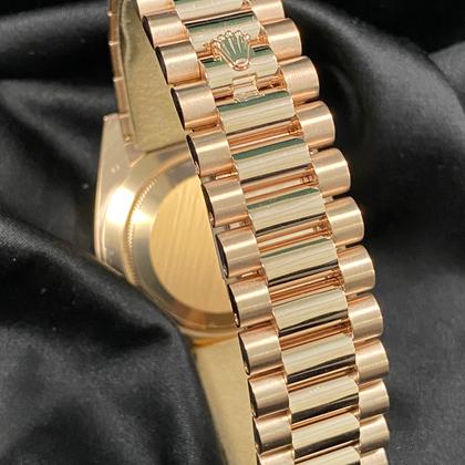 Rolex Day-Date 40 Ref. 228235 Everose Gold Olive Green Dial (2022) - Photo 13