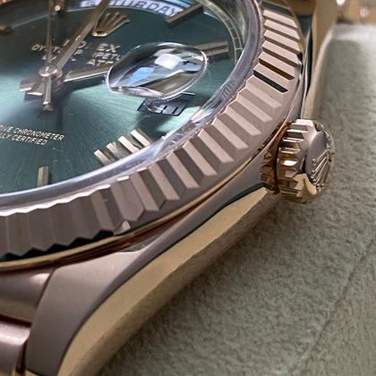 Rolex Day-Date 40 Ref. 228235 Everose Gold Olive Green Dial (2022) - Photo 9