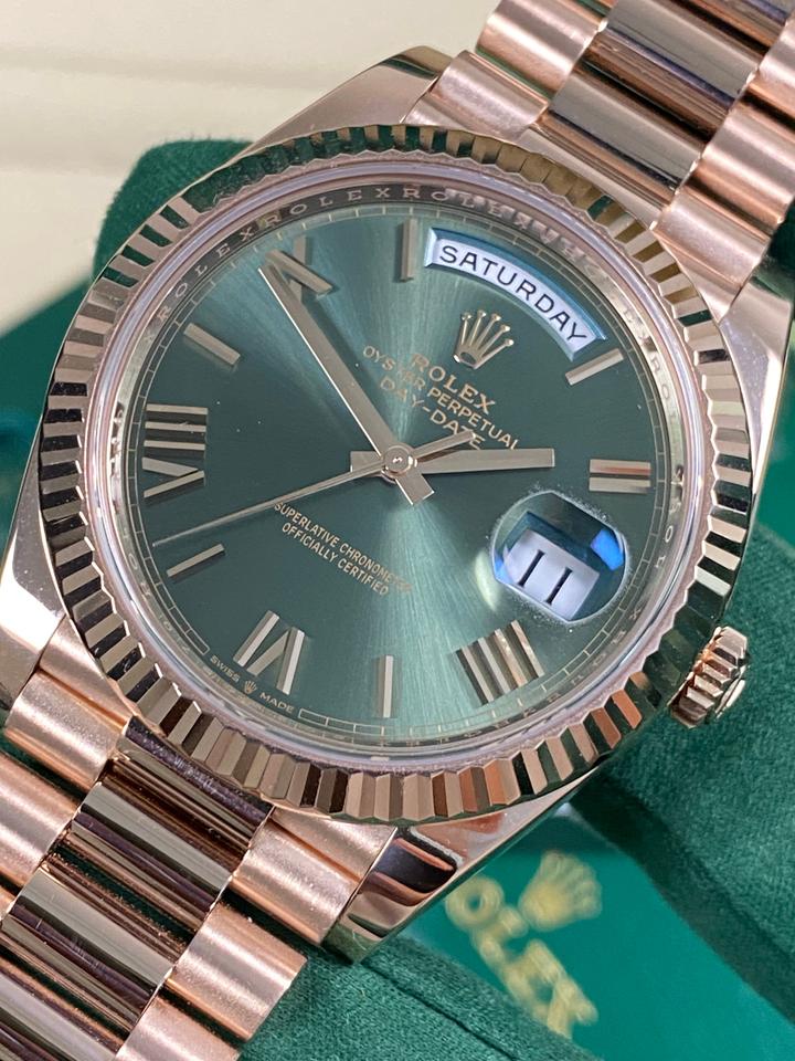 Rolex Day-Date 40 Ref. 228235 Everose Gold Olive Green Dial (2022) - Photo 2
