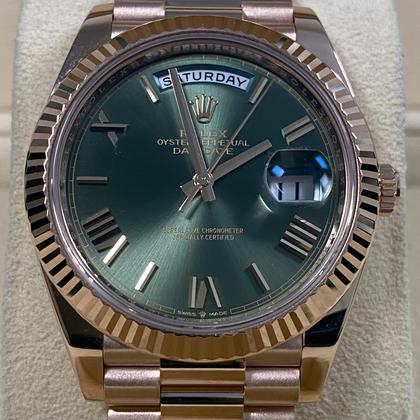 Rolex Day-Date 40 Ref. 228235 Everose Gold Olive Green Dial (2022) - Photo 4