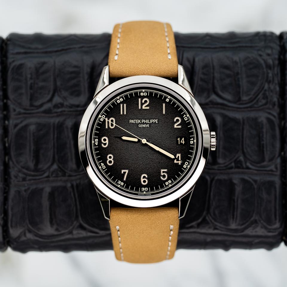 Patek Philippe Calatrava 5226G-001 White Gold Textured Black/Charcoal Dial (2024) - Photo 8