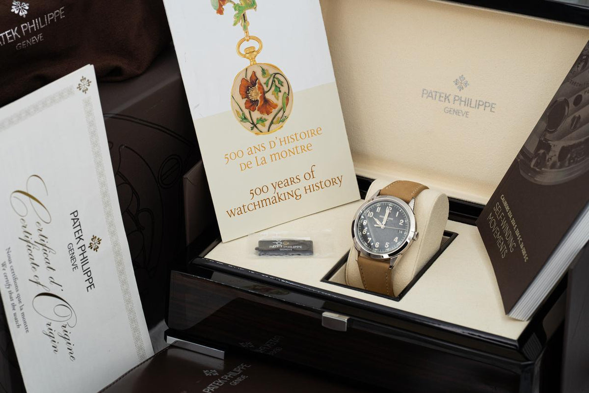 Patek Philippe Calatrava 5226G-001 White Gold Textured Black/Charcoal Dial (2024) - Photo 7