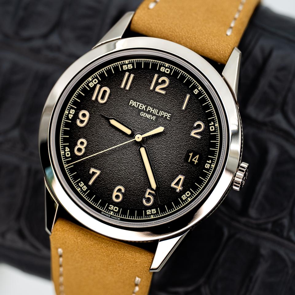 Patek Philippe Calatrava 5226G-001 White Gold Textured Black/Charcoal Dial (2024) - Photo 10