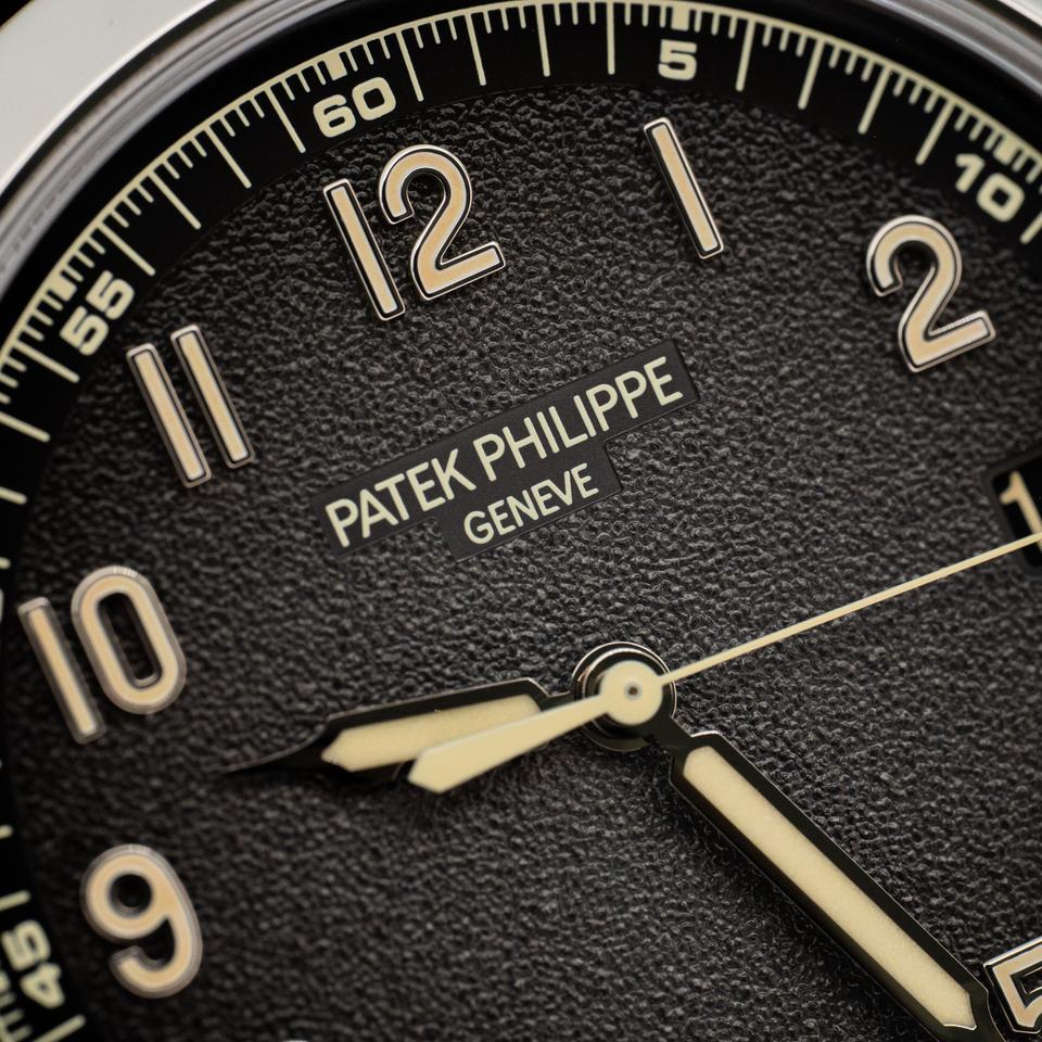 Patek Philippe Calatrava 5226G-001 White Gold Textured Black/Charcoal Dial (2024) - Photo 4
