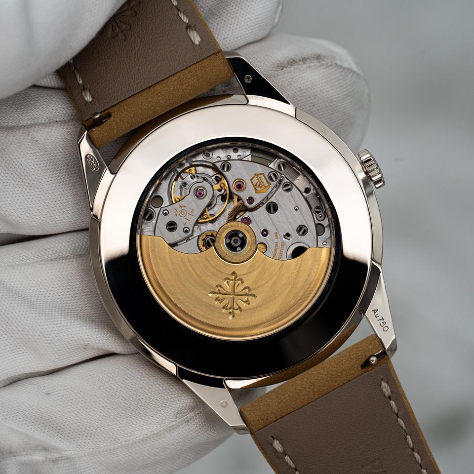 Patek Philippe Calatrava 5226G-001 White Gold Textured Black/Charcoal Dial (2024) - Photo 11