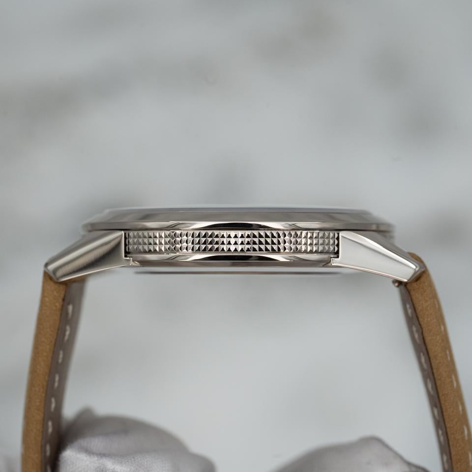 Patek Philippe Calatrava 5226G-001 White Gold Textured Black/Charcoal Dial (2024) - Photo 15
