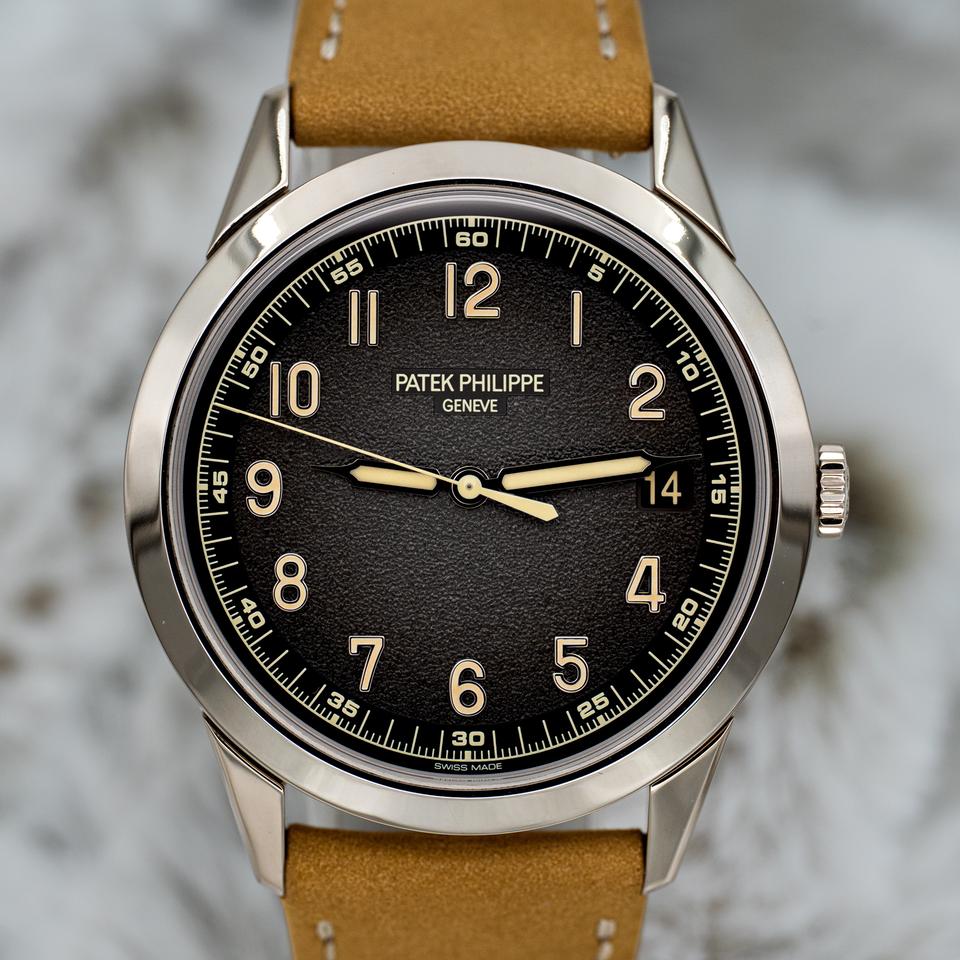 Patek Philippe Calatrava 5226G-001 White Gold Textured Black/Charcoal Dial (2024) - Photo 3