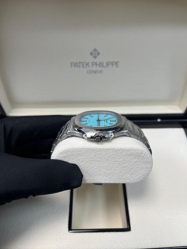 Patek Philippe Nautilus 5711/1A-018 Tiffany & Co. Blue Dial (2023 Approx.) - Photo 5