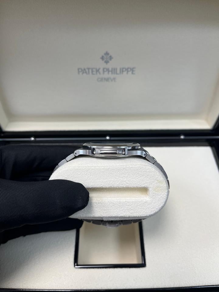 Patek Philippe Nautilus 5711/1A-018 Tiffany & Co. Blue Dial (2023 Approx.) - Photo 6