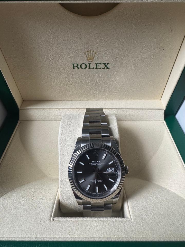 Rolex Datejust 41 Ref. 126334 Rhodium Dial Fluted Bezel Oyster Bracelet (2024) - Photo 2