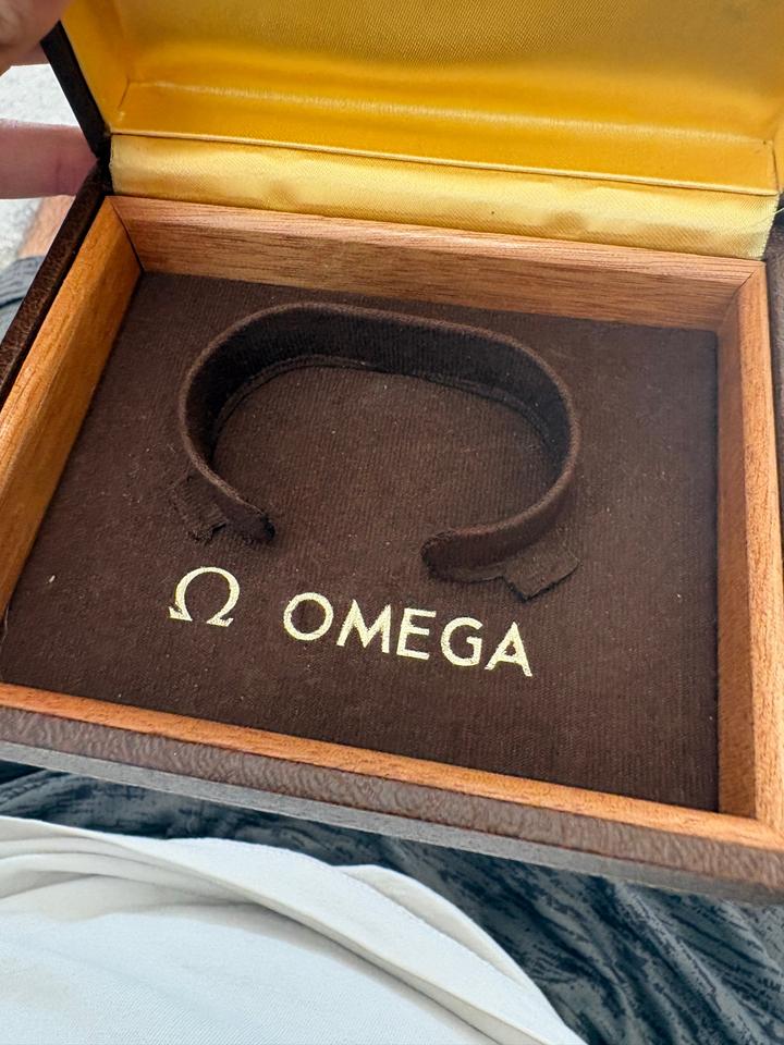 Omega De Ville Megaquartz 32 Gold Dial Men's Dress Watch