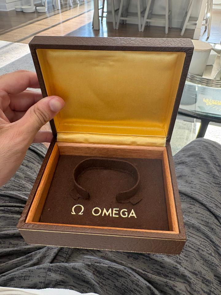 Omega De Ville Megaquartz 32 Gold Dial Men's Dress Watch