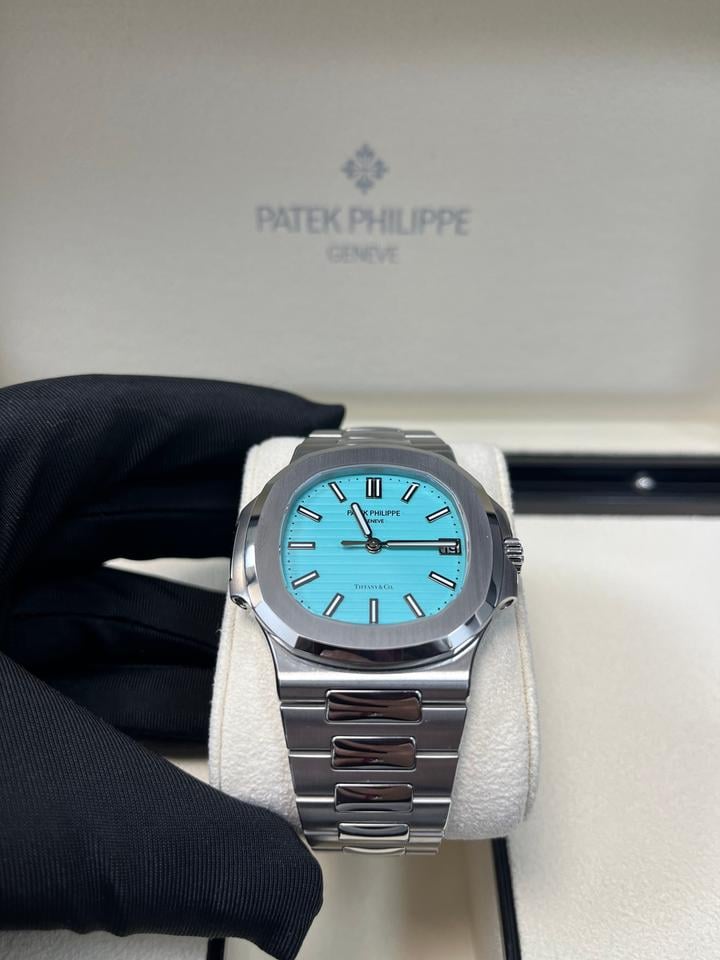 Patek Philippe Nautilus 5711/1A-018 Tiffany & Co. Blue Dial (2023 Approx.) - Photo 10
