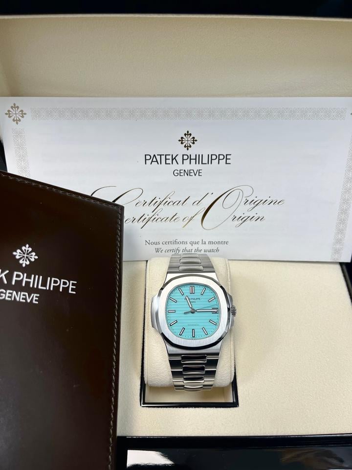 Patek Philippe Nautilus 5711/1A-018 Tiffany & Co. Blue Dial (2023 Approx.) - Photo 2
