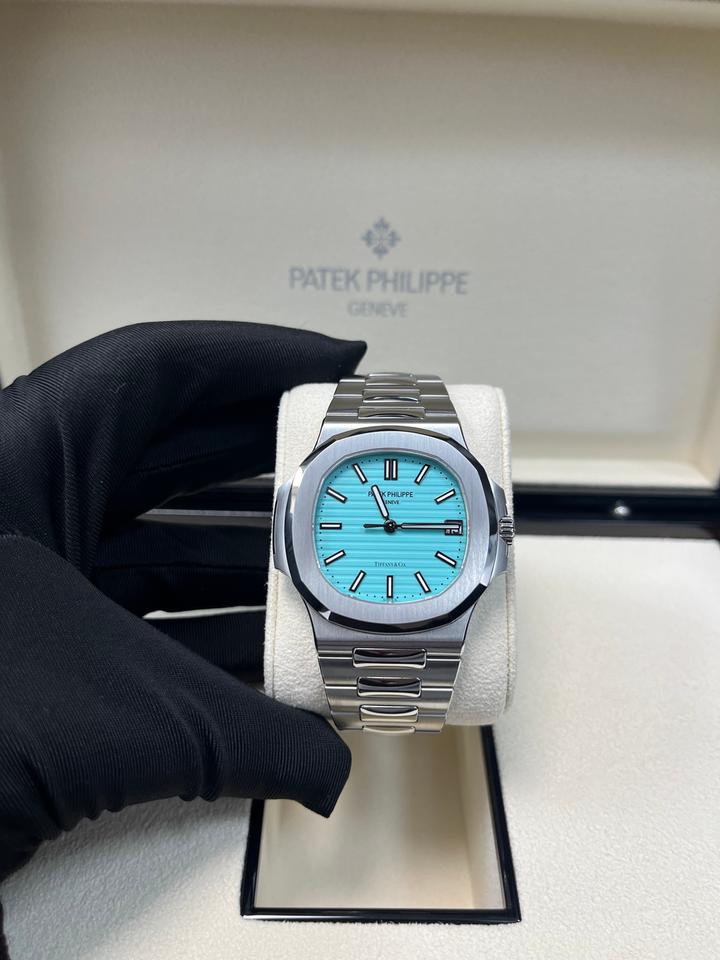Patek Philippe Nautilus 5711/1A-018 Tiffany & Co. Blue Dial (2023 Approx.) - Photo 11