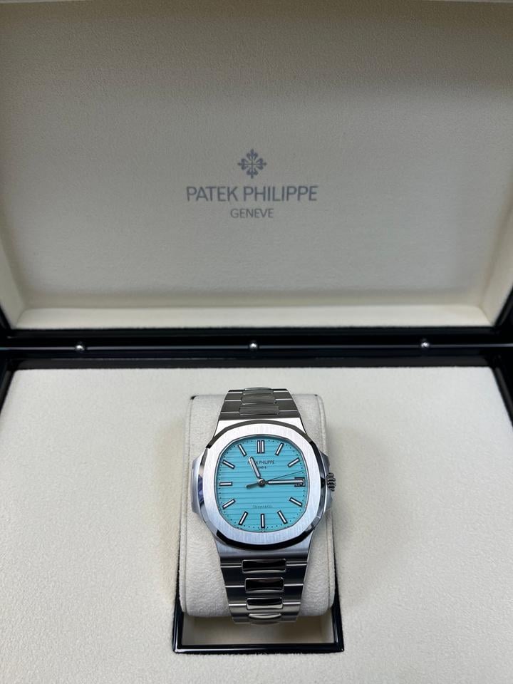 Patek Philippe Nautilus 5711/1A-018 Tiffany & Co. Blue Dial (2023 Approx.) - Photo 3